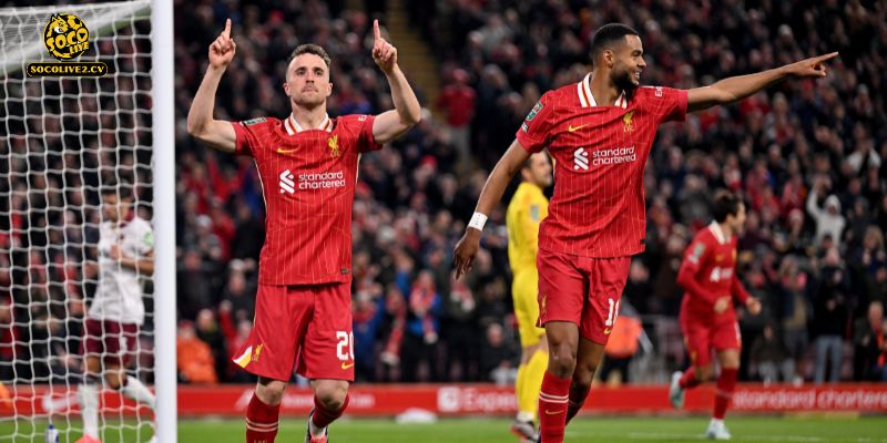 Các họng pháo hạng nặng của Liverpool quyết tâm "bắn phá" khung thành Búa Tạ để giữ vững ngôi đầu