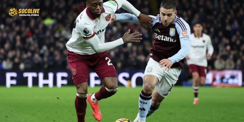 Đội chủ nhà Aston Villa quyết tâm dồn ép đối thủ để giữ lại 3 điểm quan trọng trong cuộc đua Top đầu